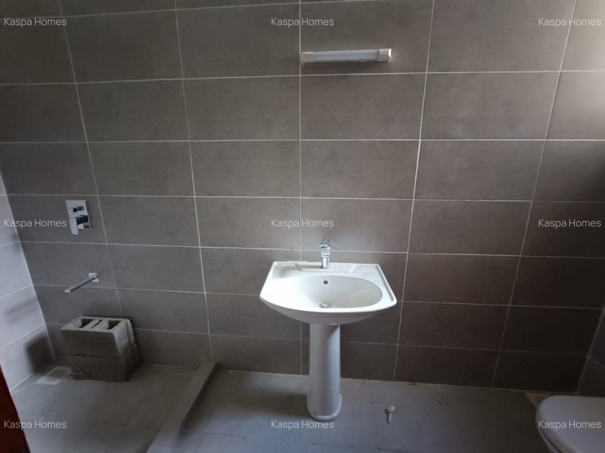 5 Bed House with En Suite in Lavington - 14