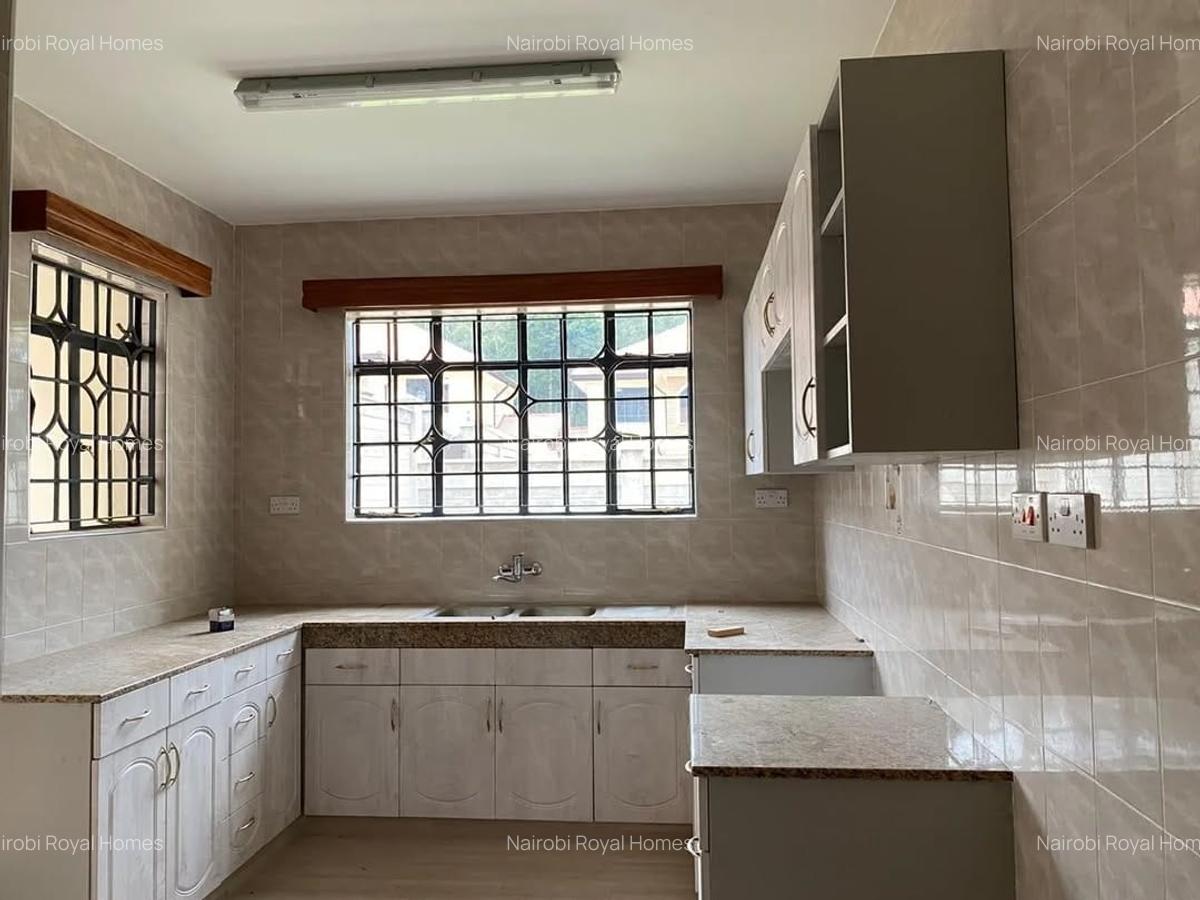 5 Bed Townhouse with En Suite at Lavington Green - 14