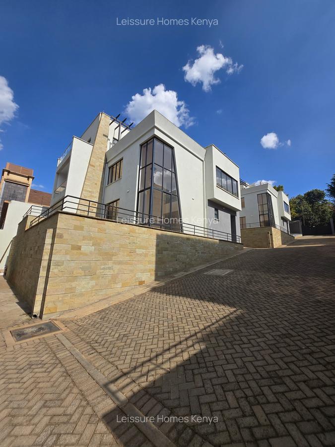 5 Bed Villa with En Suite at Apple Cross - 3