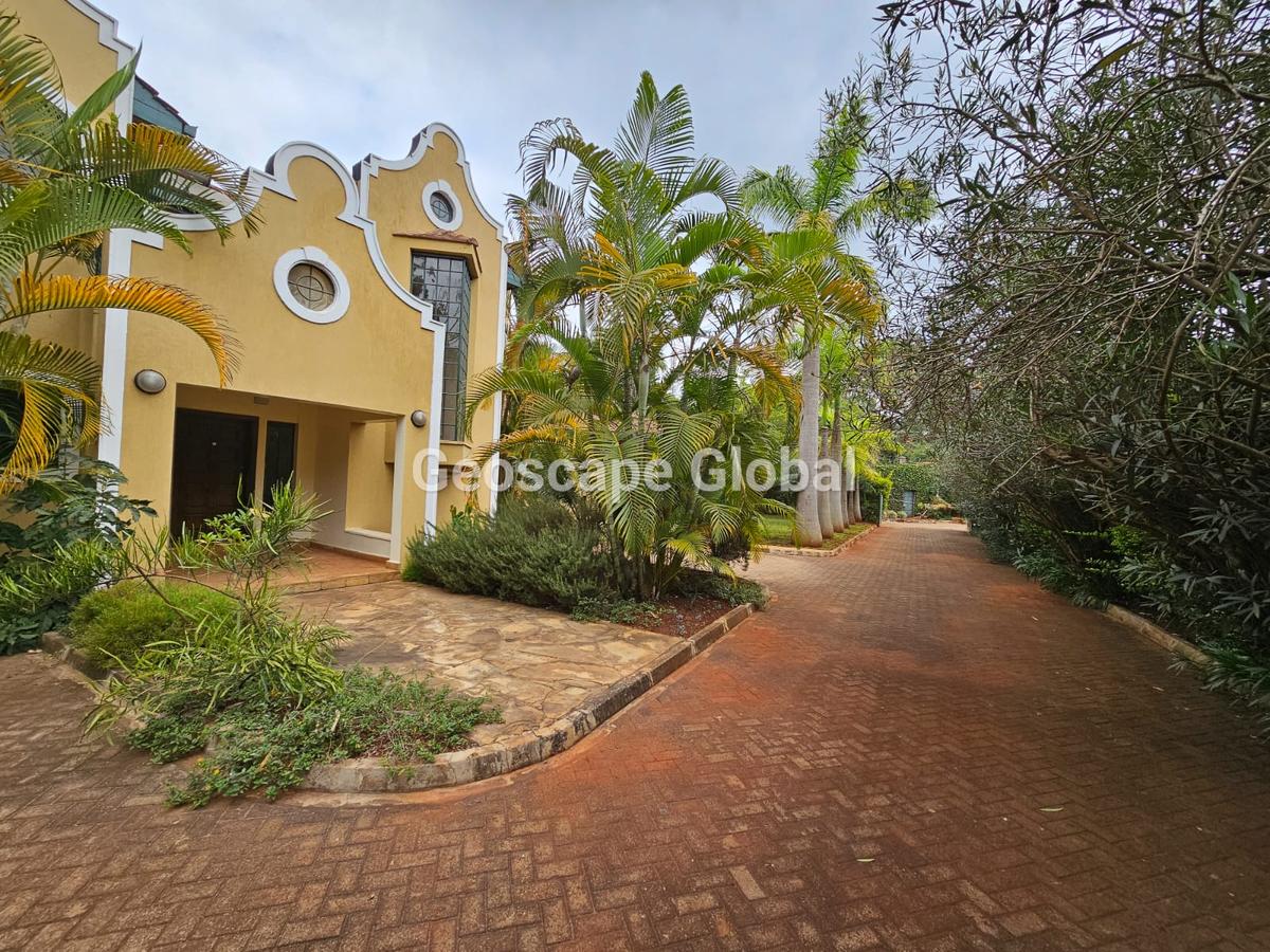 5 Bed House with En Suite in Runda - 20