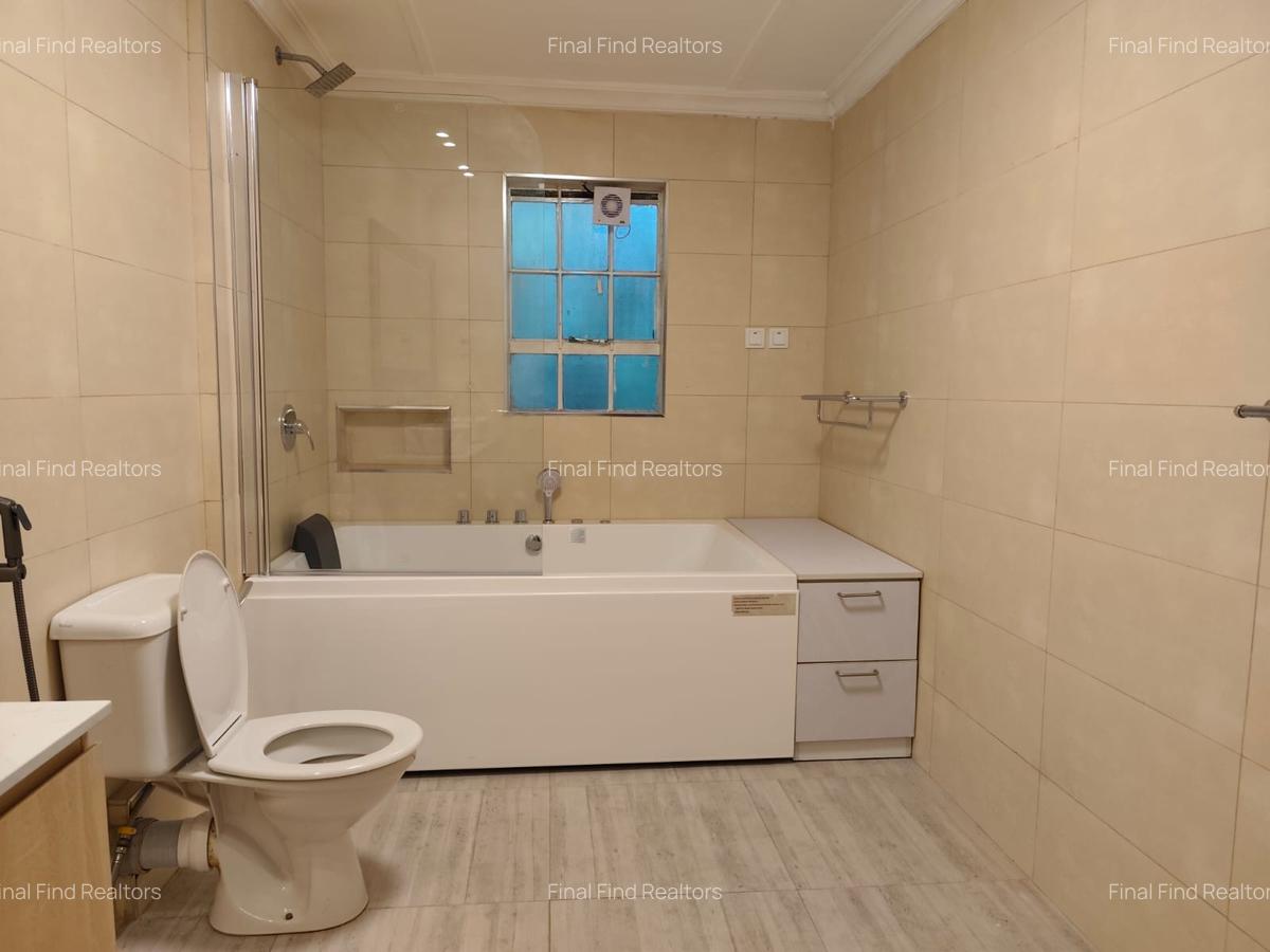 5 Bed Townhouse with Swimming Pool in Rosslyn - 11