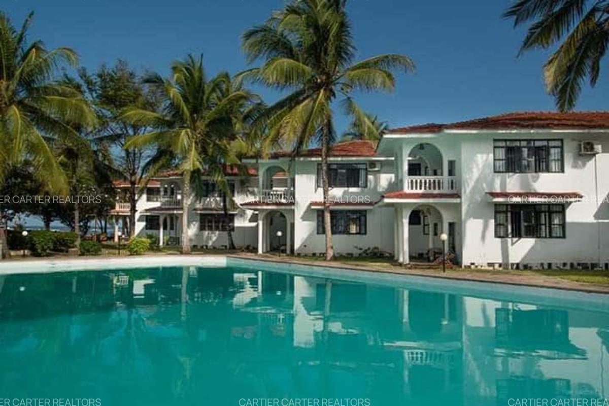 10 Bed Villa with En Suite in Diani - 1