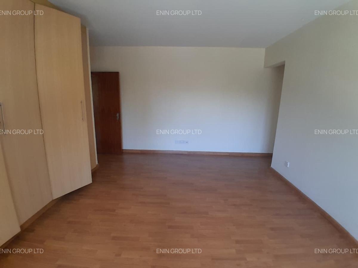 3 Bed Apartment with En Suite in Lavington - 1