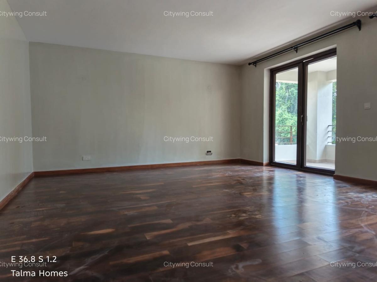 5 Bed Townhouse with En Suite at Lavington - 4