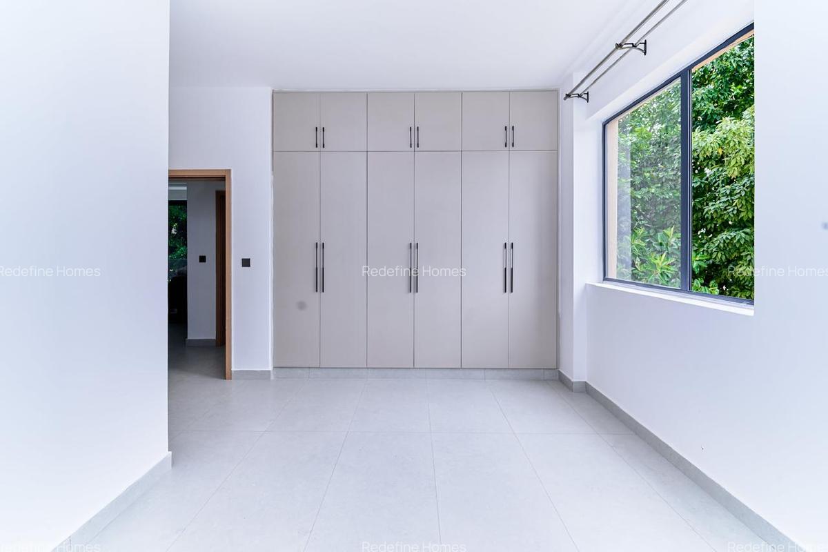 2 Bed Apartment with En Suite in Brookside - 3