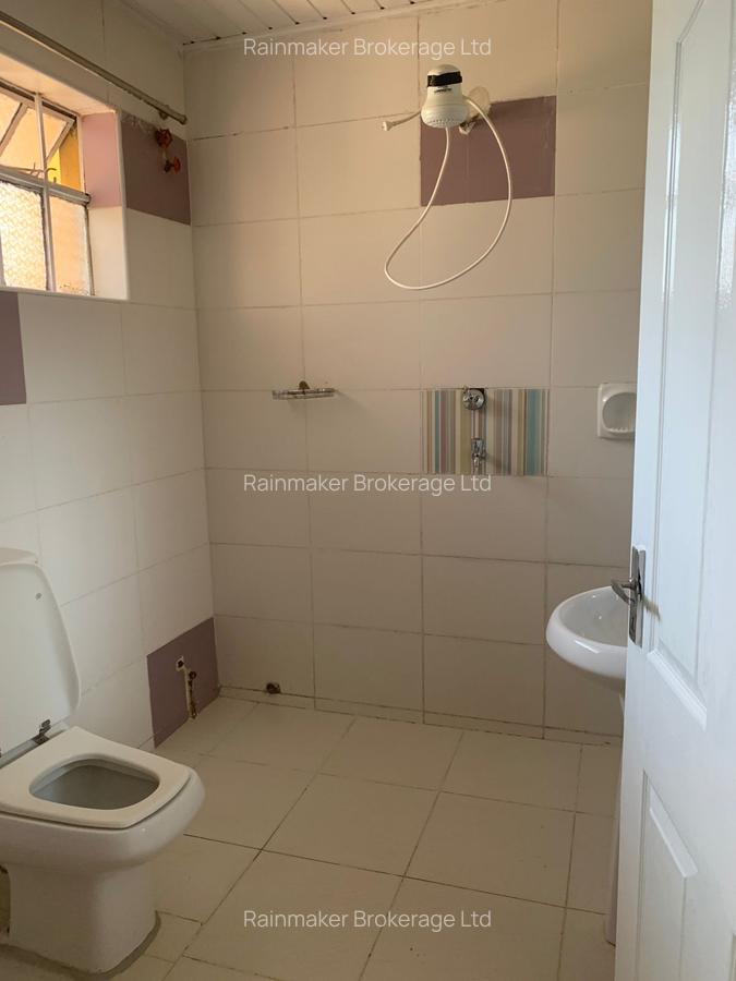 5 Bed House with En Suite in Nyari - 13