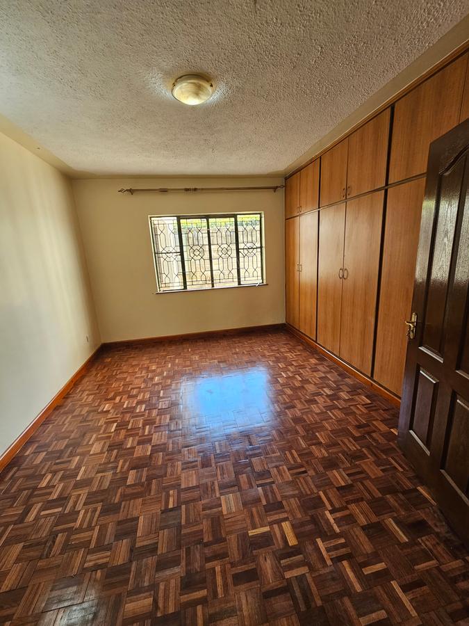 5 Bed Townhouse with En Suite at Lavington - 5