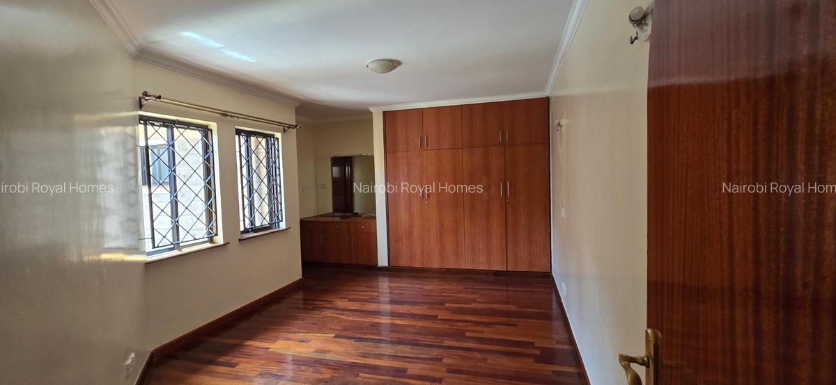 5 Bed Townhouse with En Suite at Lavington Green - 4