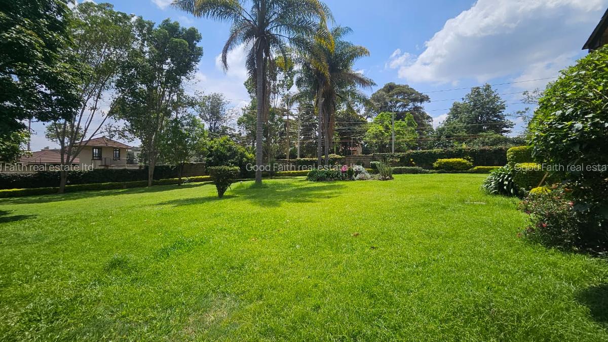 5 Bed House with En Suite in Runda - 2