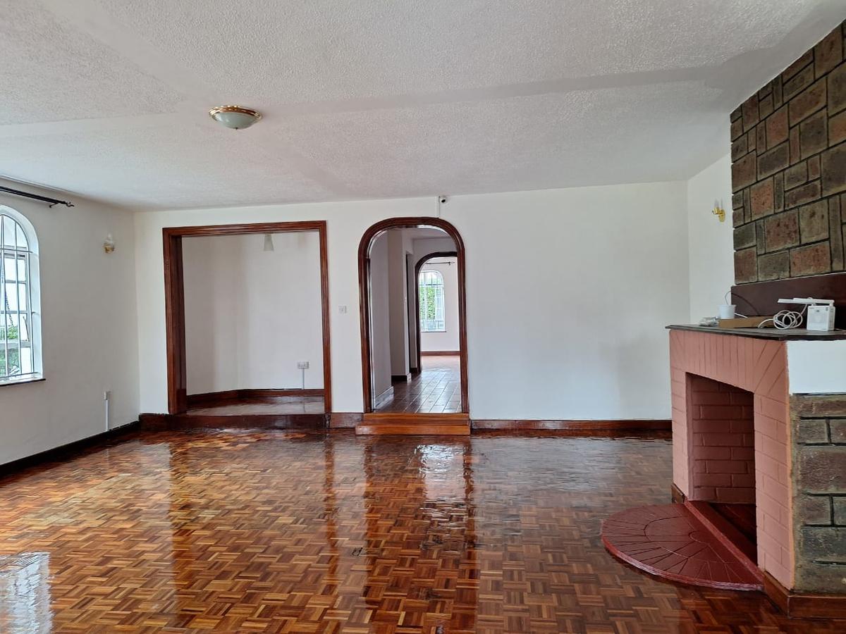 5 Bed House with En Suite in Runda - 11