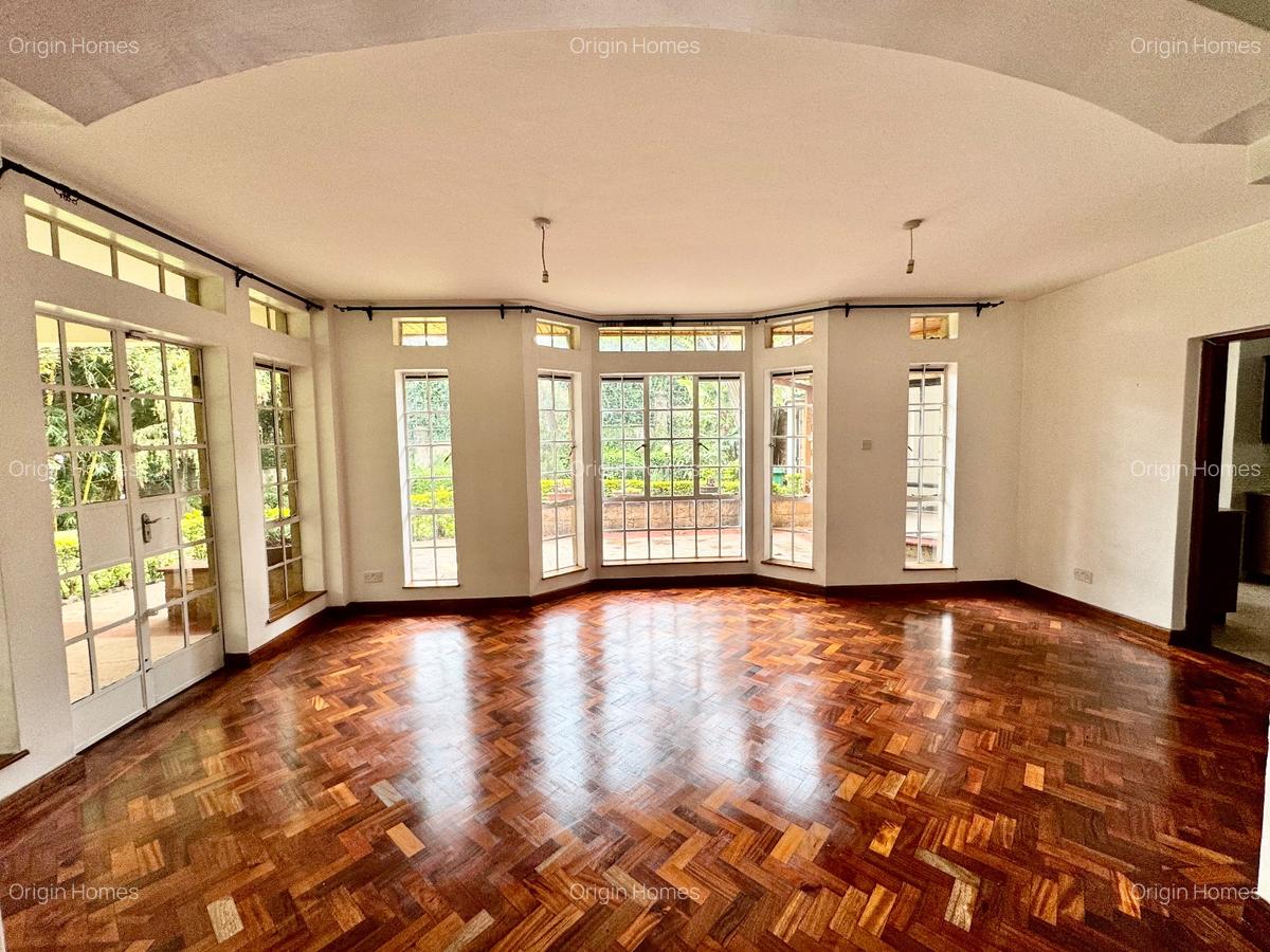 5 Bed House with En Suite at Rosslyn - 6