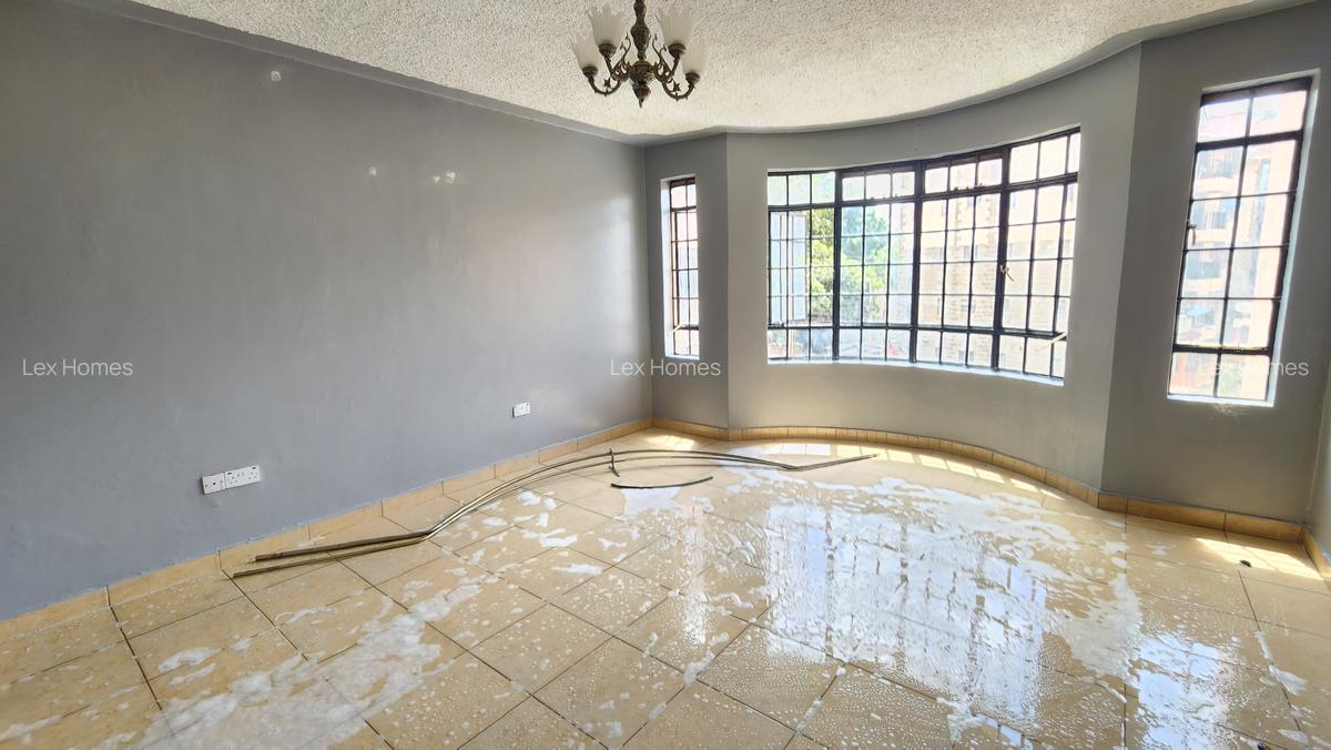 3 Bed Apartment with En Suite at - 3