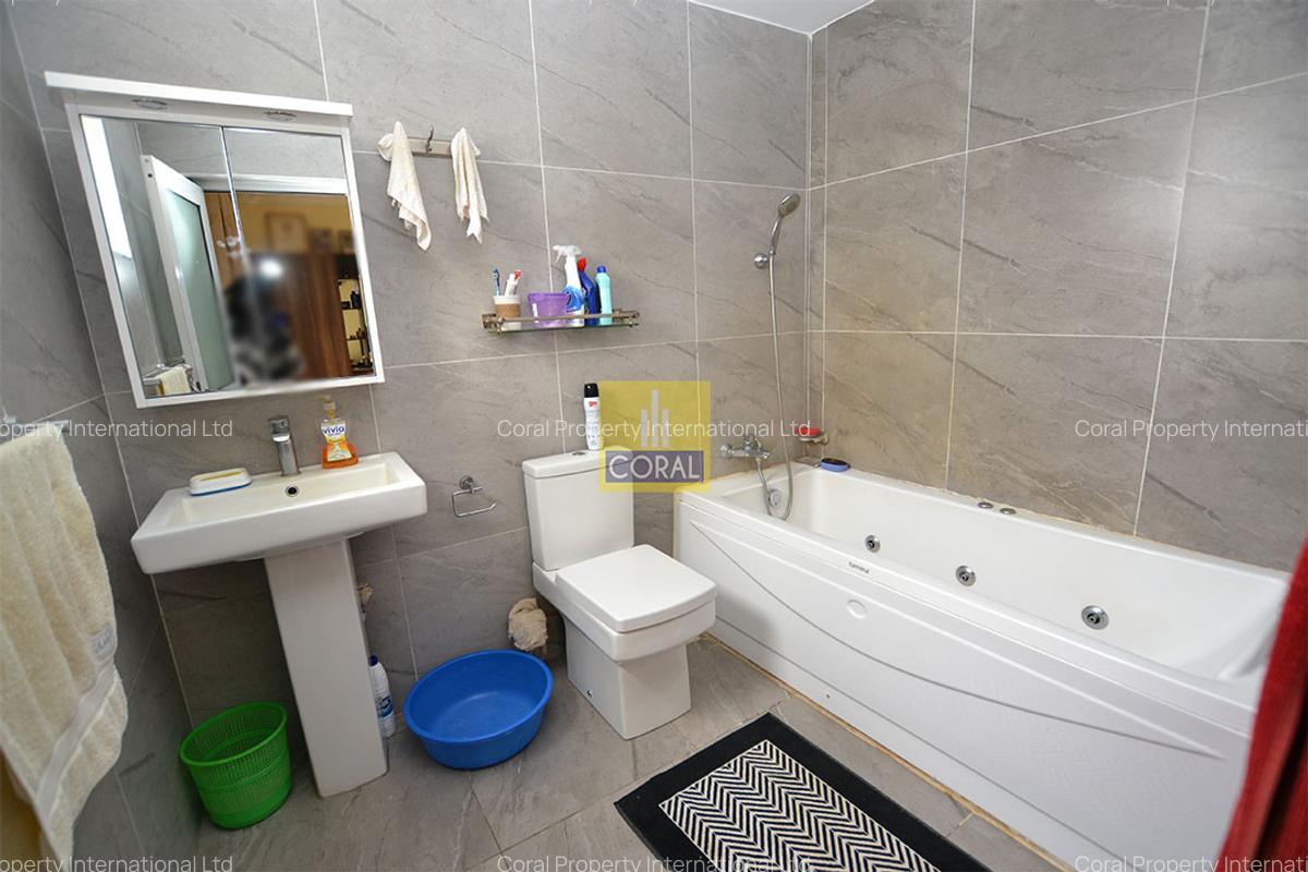 7 Bed Apartment with En Suite in Lavington - 18