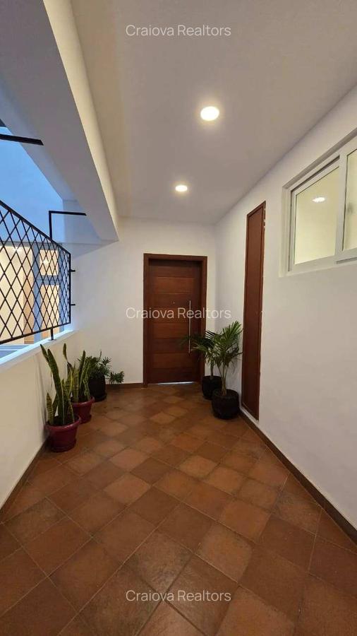 2 Bed Apartment with En Suite at City Drive - 3