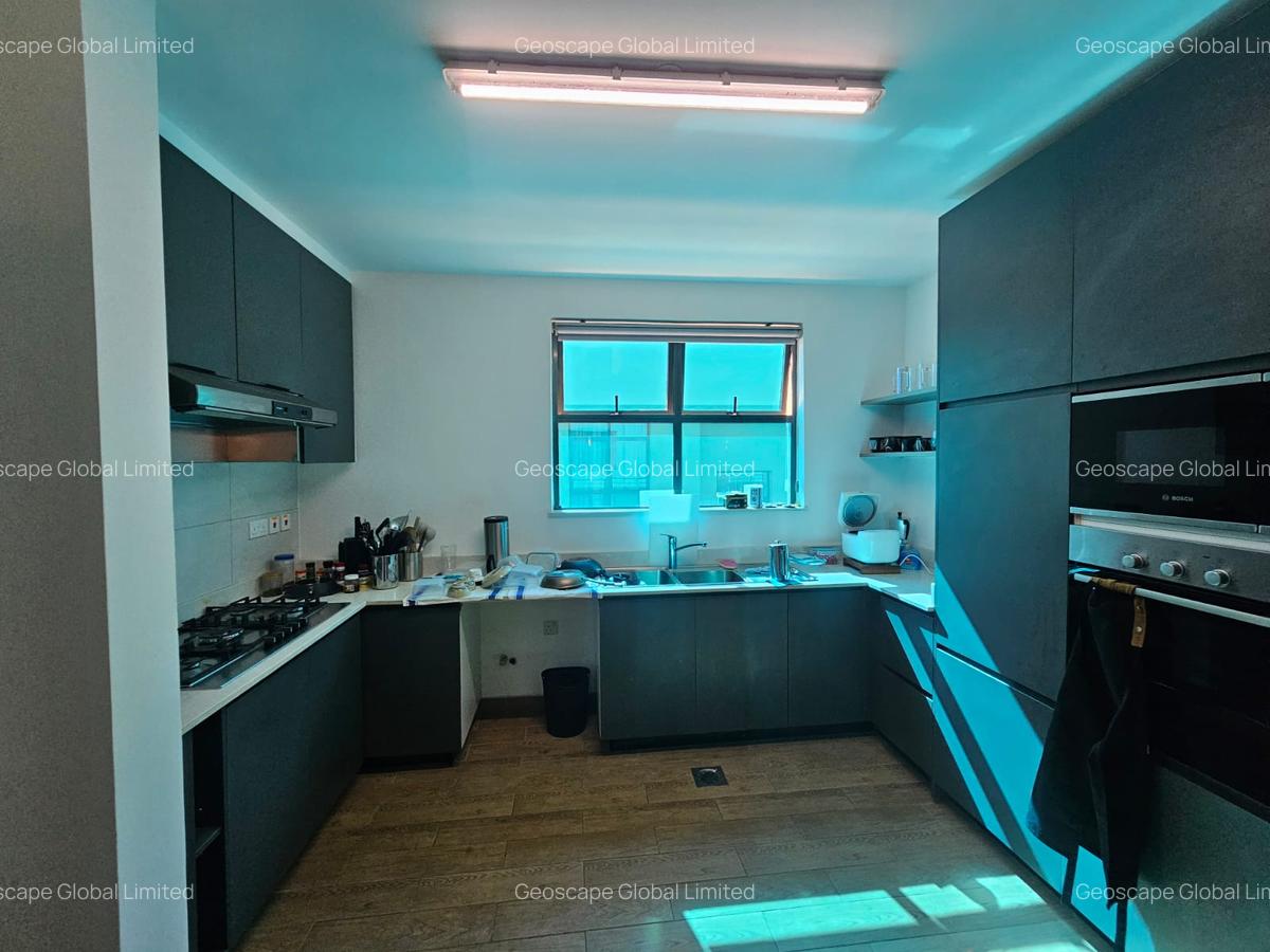 4 Bed Apartment with En Suite in Rosslyn - 3