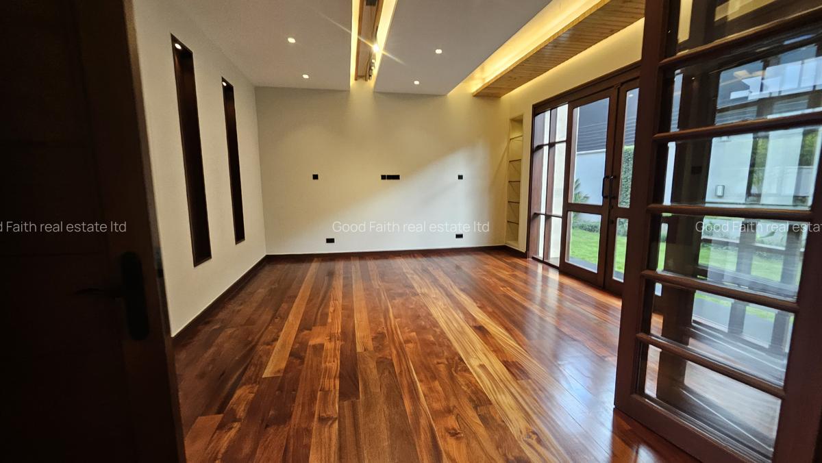 5 Bed House with En Suite in Runda - 16