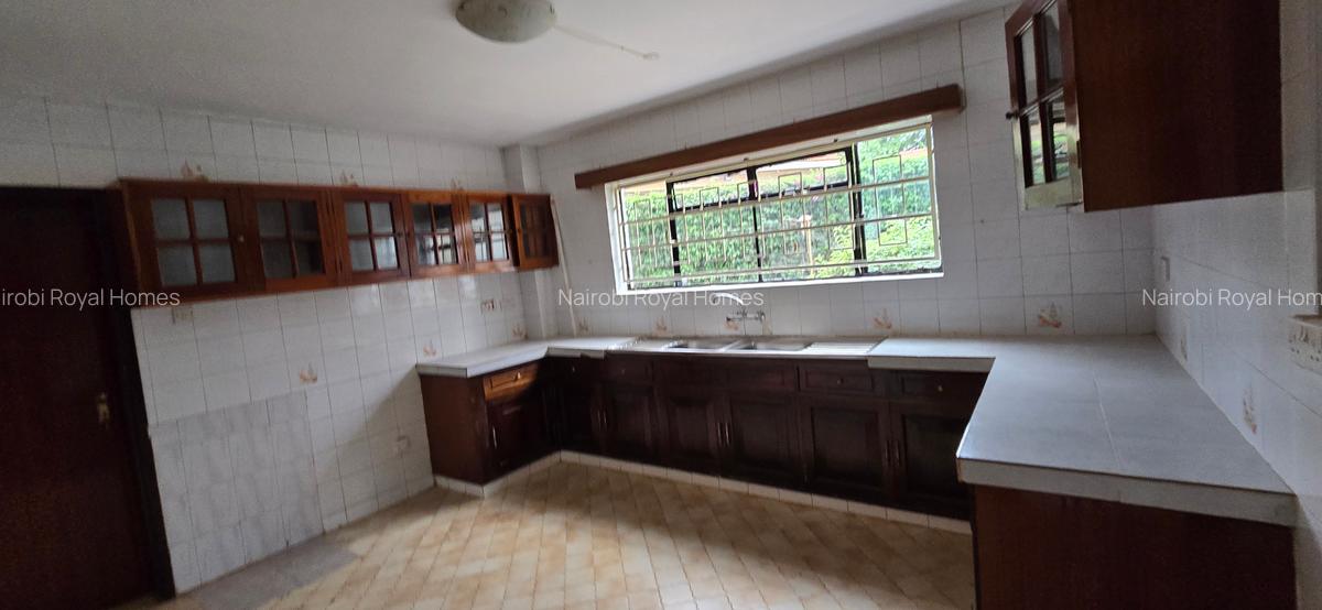 4 Bed House with En Suite at Nyari Close - 15