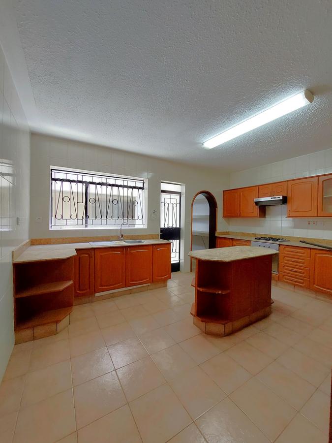 4 Bed Townhouse with En Suite in Westlands Area - 19