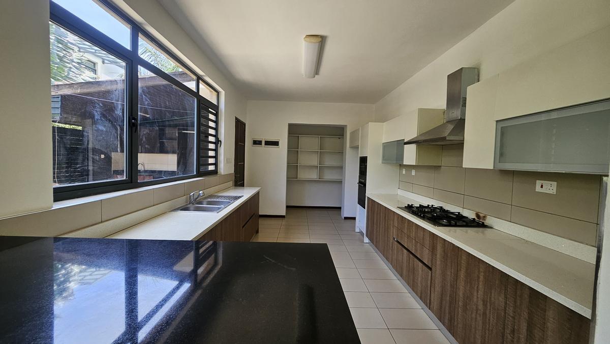 4 Bed House with En Suite in Garden Estate - 7