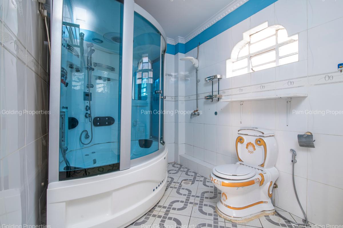 4 Bed House with En Suite at Safari Park - 17