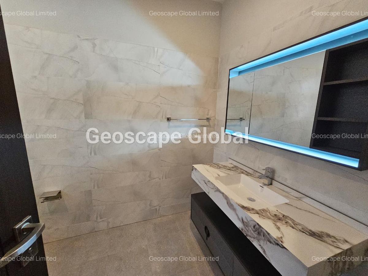 3 Bed Apartment with En Suite in Riverside - 6