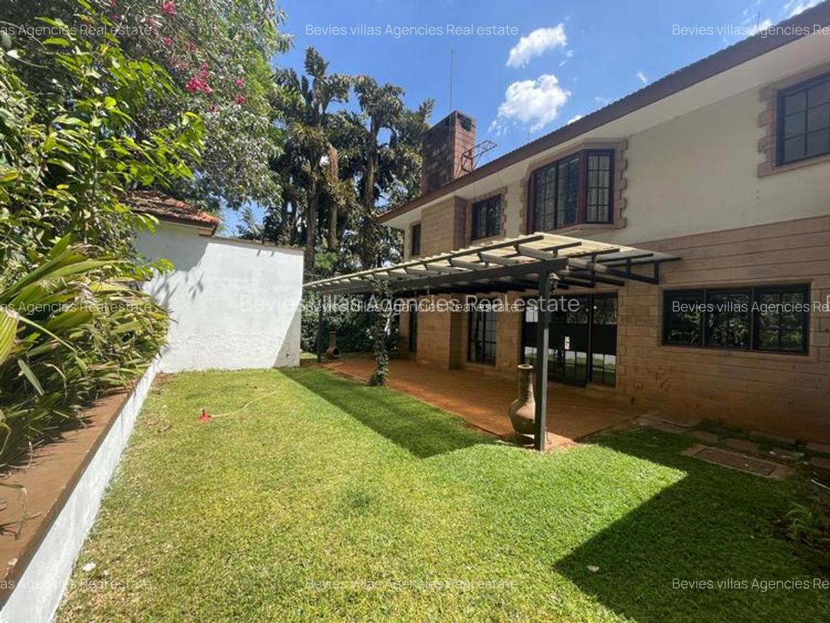 4 Bed Townhouse with En Suite in General Mathenge - 2
