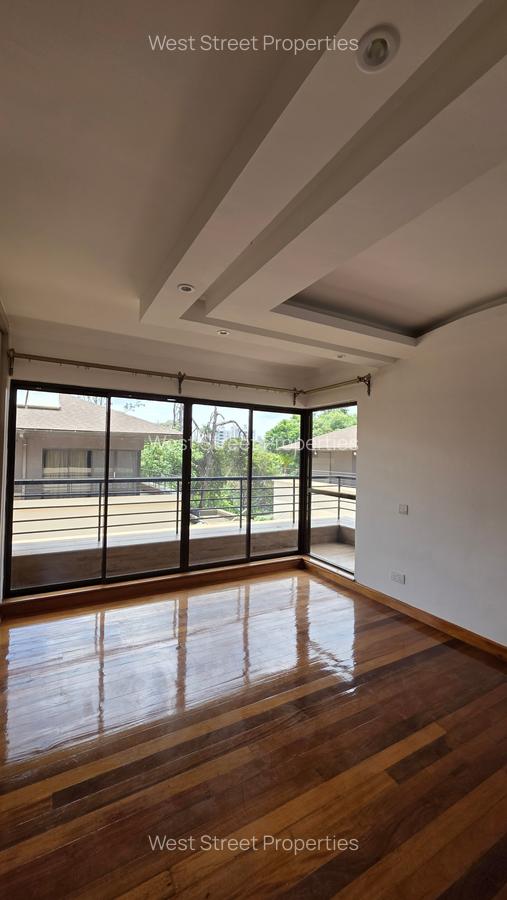 5 Bed Villa with En Suite at Lavington - 18