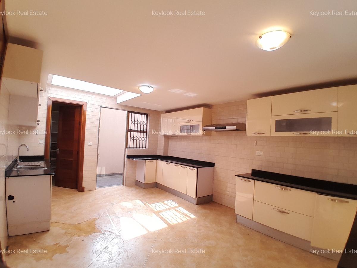 5 Bed Villa with En Suite at Lavington - 12