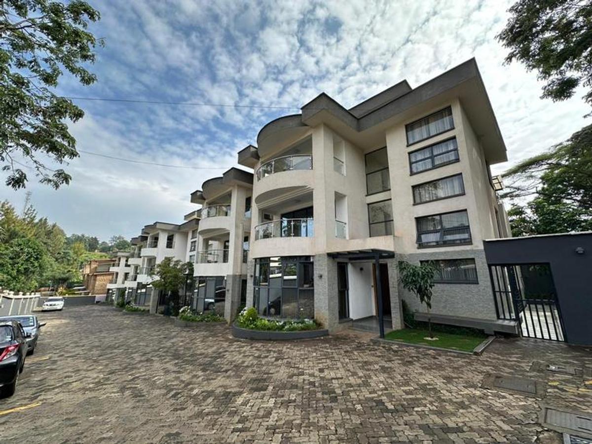 5 Bed Townhouse with En Suite at Lavington - 1