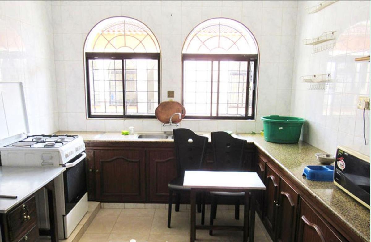 6 Bed Townhouse with En Suite in Lavington - 7