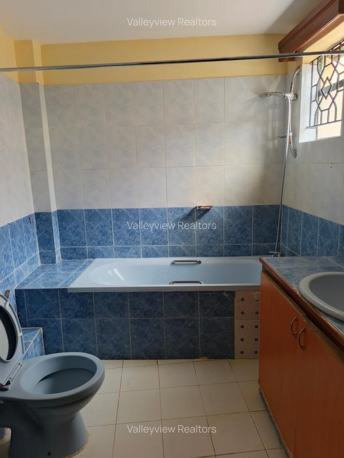 5 Bed Townhouse with En Suite at Lavington - 5