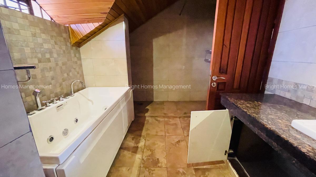 5 Bed Townhouse with En Suite in Lavington - 11