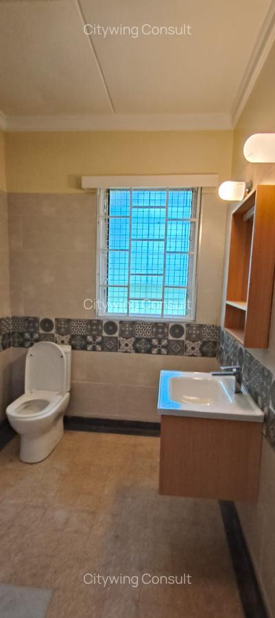 4 Bed House with En Suite in Rosslyn - 18