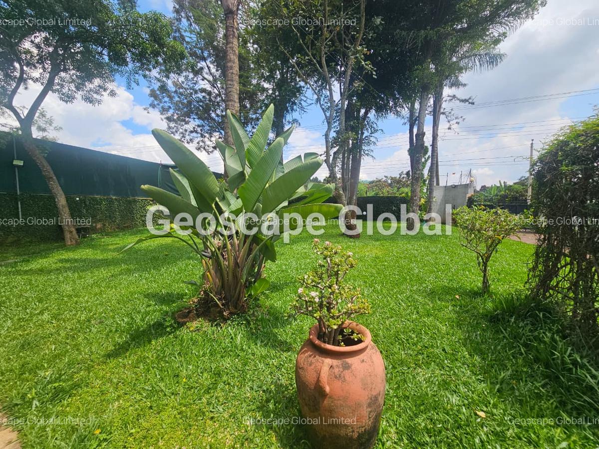 5 Bed House with En Suite in Runda - 11