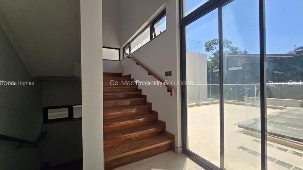 5 Bed House with Garden in Lavington - 8