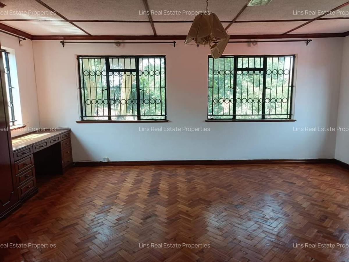 4 Bed House with En Suite in Runda - 12