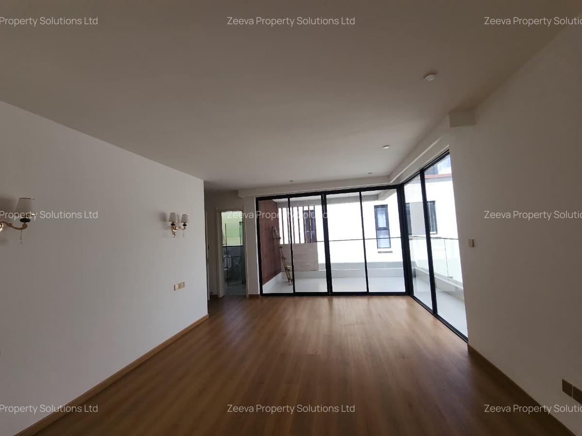 5 Bed House with En Suite in Lavington - 3