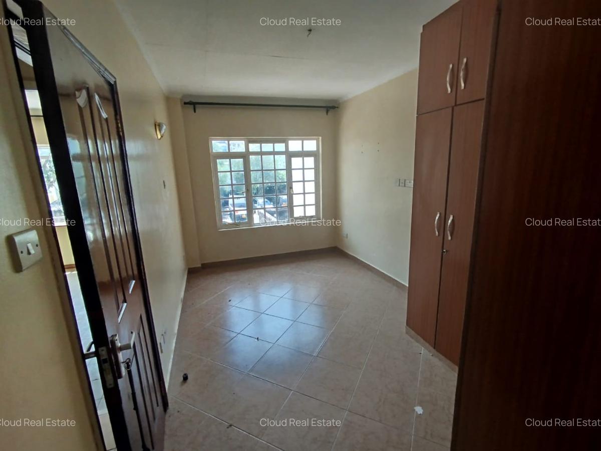 4 Bed House with Garden in South C - 9