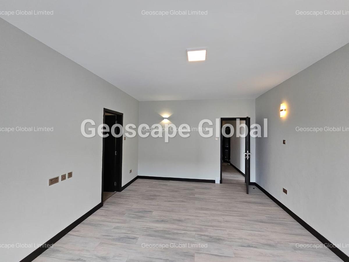 3 Bed Apartment with En Suite in Riverside - 4