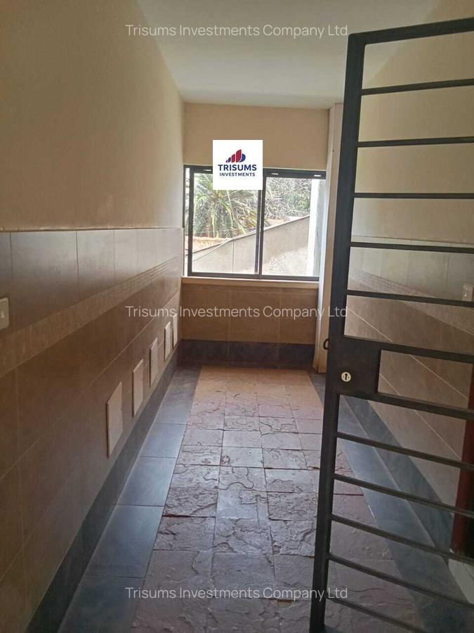 2 Bed Apartment with En Suite at Lantana Road - 4