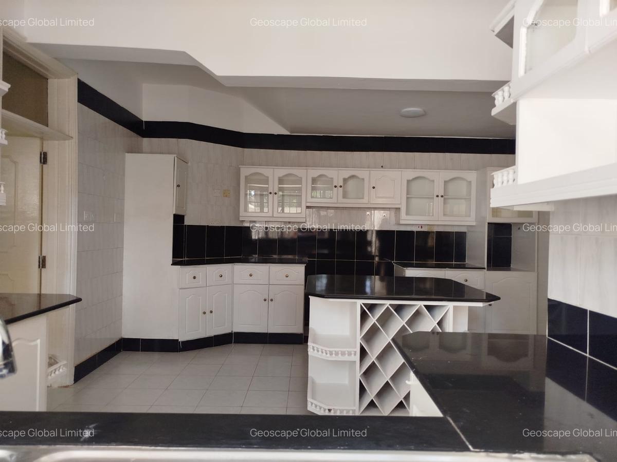 5 Bed House with En Suite in Runda - 9