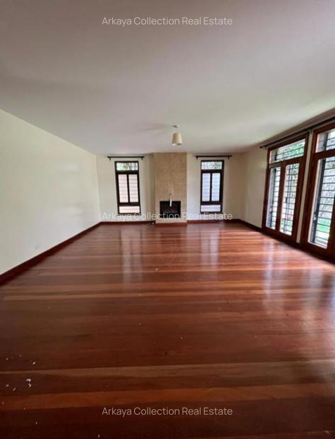 5 Bed House with En Suite in Lavington - 5