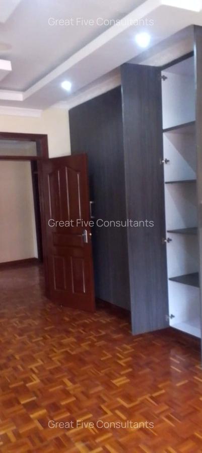 5 Bed Villa with En Suite in Runda - 12