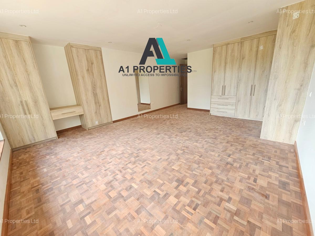 5 Bed Townhouse with En Suite in Lavington - 12