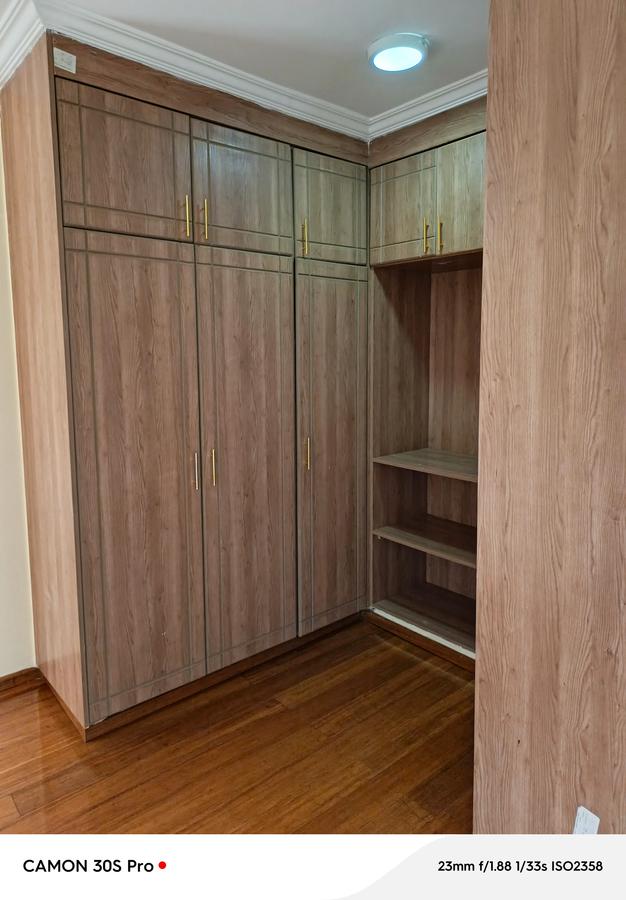 5 Bed Townhouse with En Suite at Lavington - 11