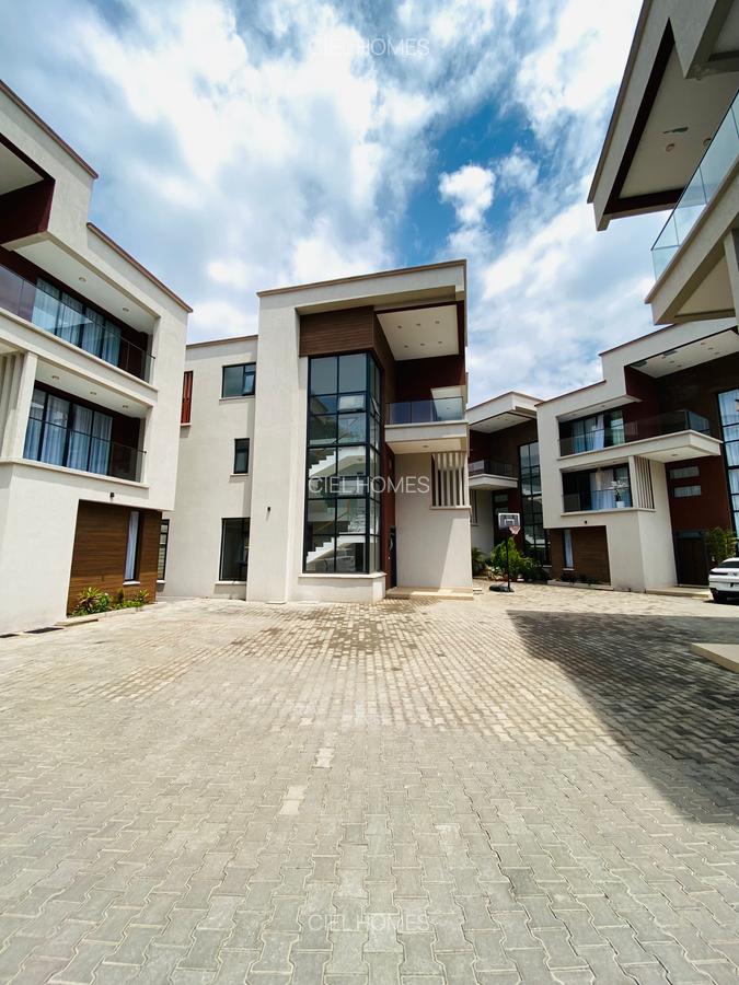 5 Bed Villa with Garden in Lavington - 1