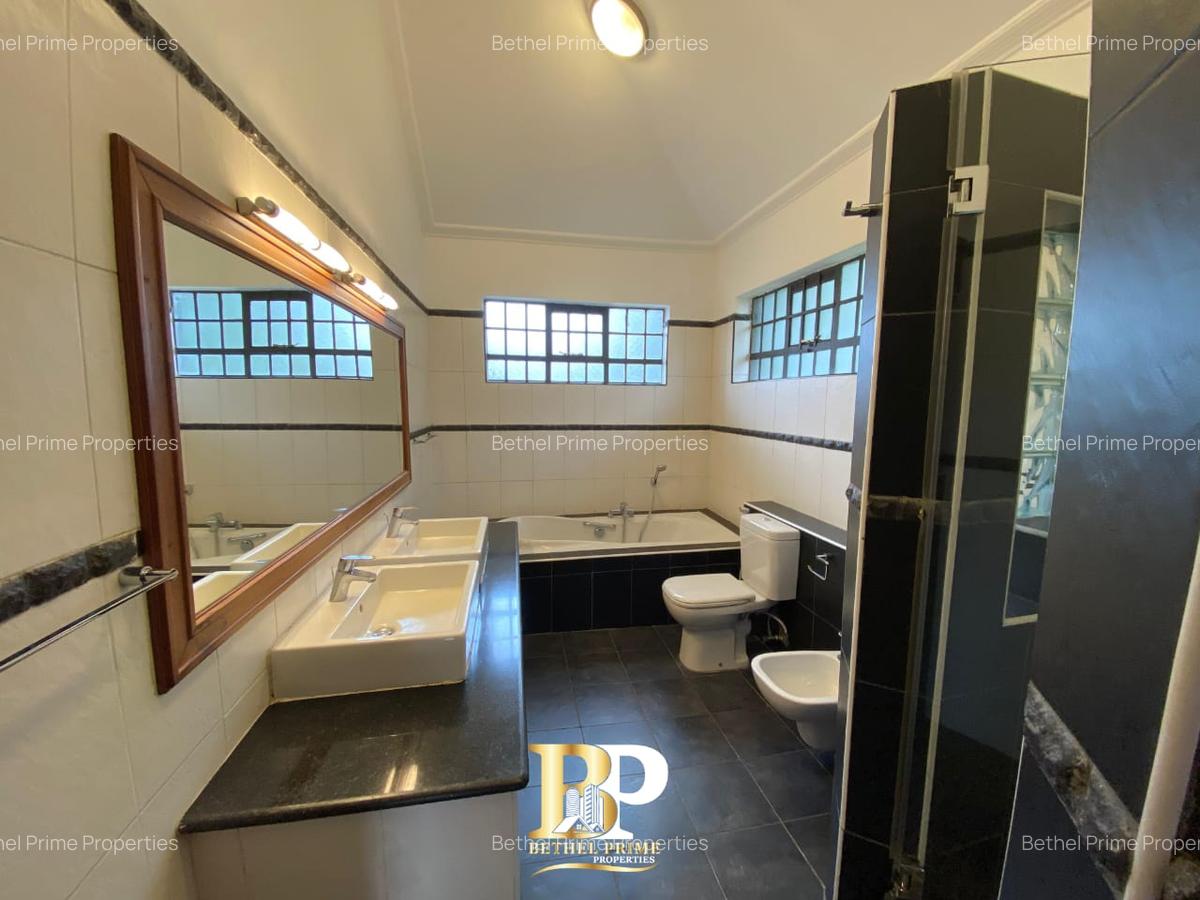 4 Bed Townhouse with En Suite in Spring Valley - 18