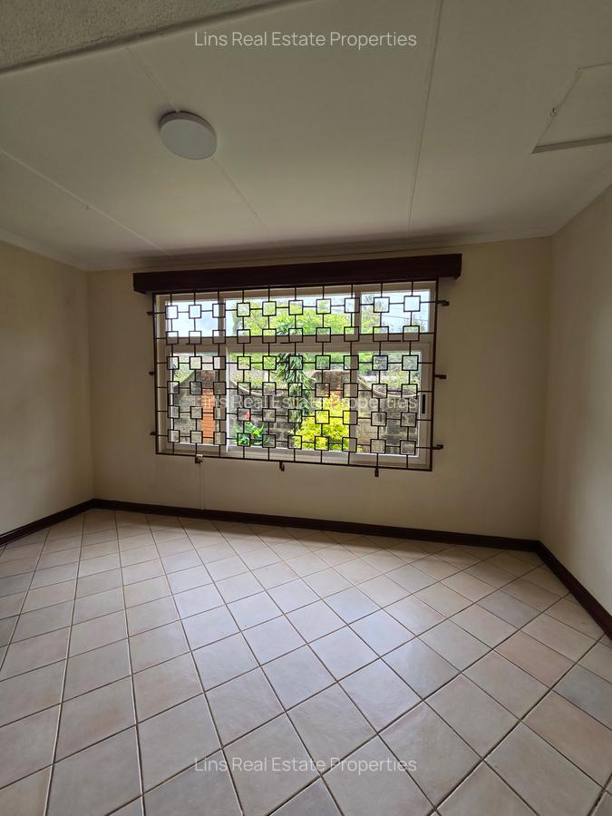 4 Bed Townhouse with En Suite in Lavington - 11