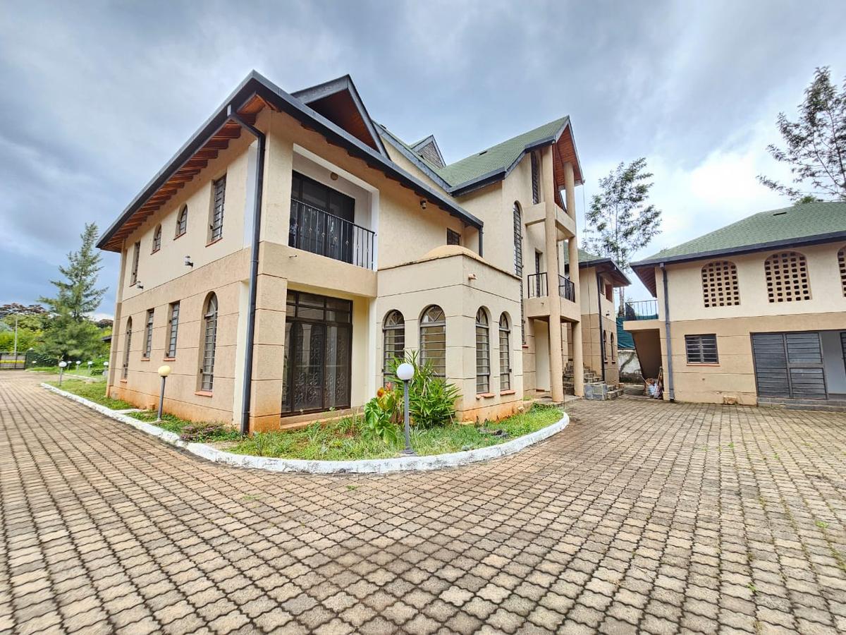 6 Bed House with En Suite in Runda - 19