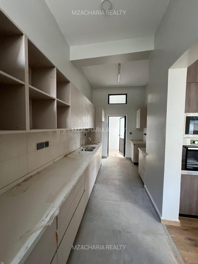 5 Bed Townhouse with En Suite in Runda - 9